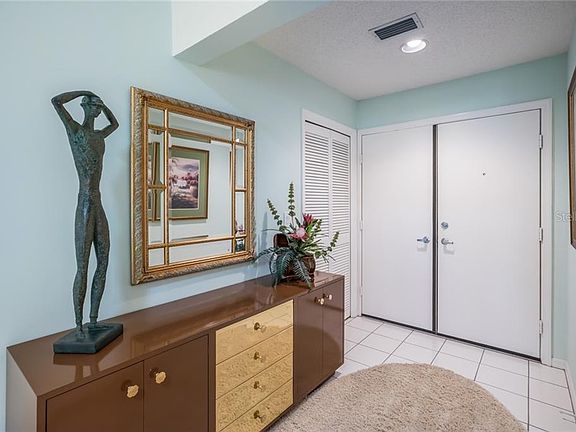 5th image of 3870 Wilshire Cir