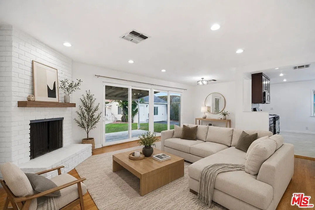 4 bed, 3.0 bath, 1850 sqft, $6,299 — Photo 4