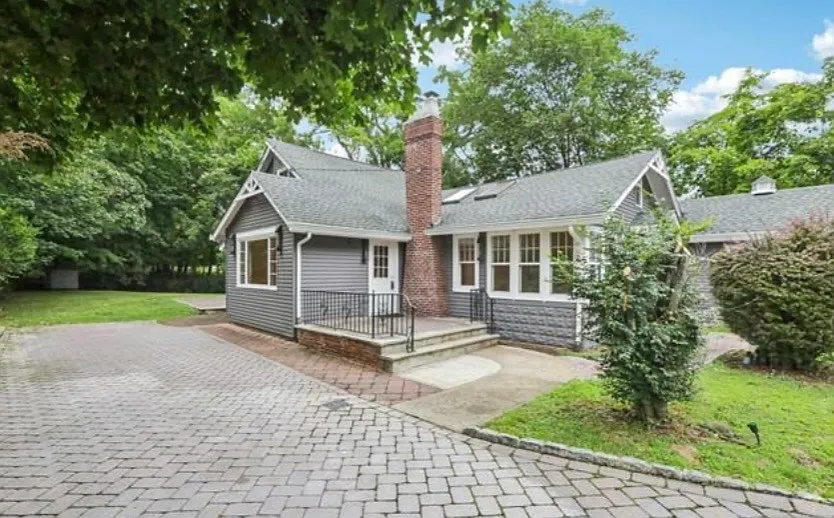 3 bed, 2.5 bath, 1907 sqft, $4,600 — Photo 2