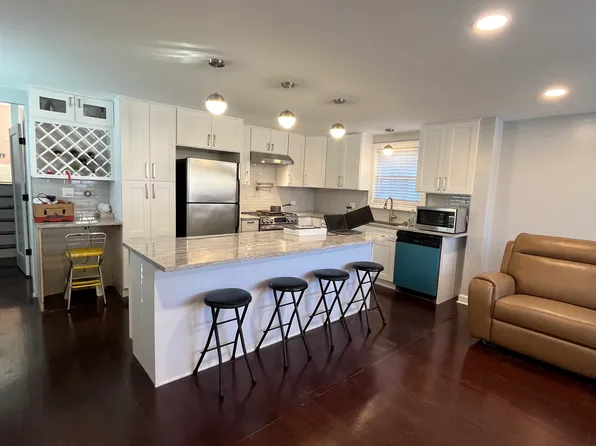 3224 S Racine Ave, Chicago, IL 60608