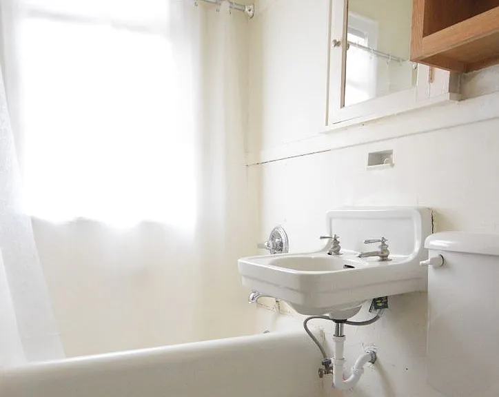2426 Fillmore St NE — Photo 4