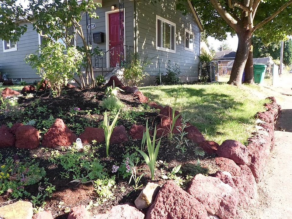 2nd image of 2652 N Farragut St