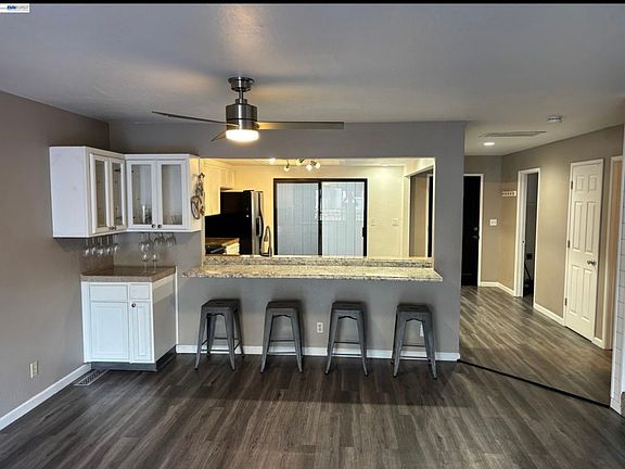 3rd image of 2043 Sand Point Rd