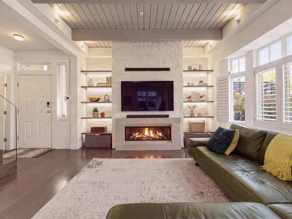 3328 W 7th Ave, Vancouver, BC V6R 1V8