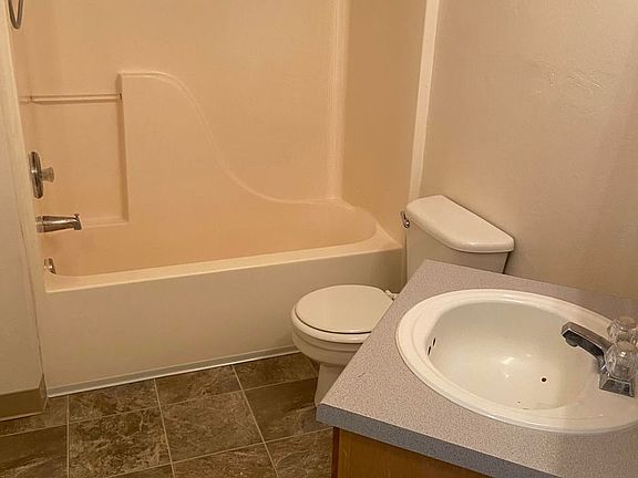 5th image of 960 Anderson Ln APT 5