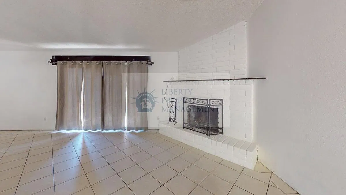 3 bed, 1312 sqft, $2,195 — Photo 3