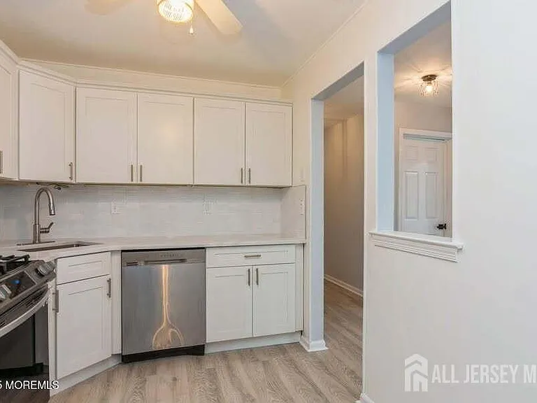 1101 Stoneridge Cir — Photo 4