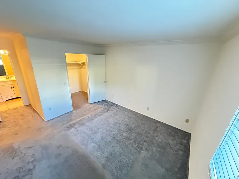 211 Woodland Pkwy #112 — Photo 9