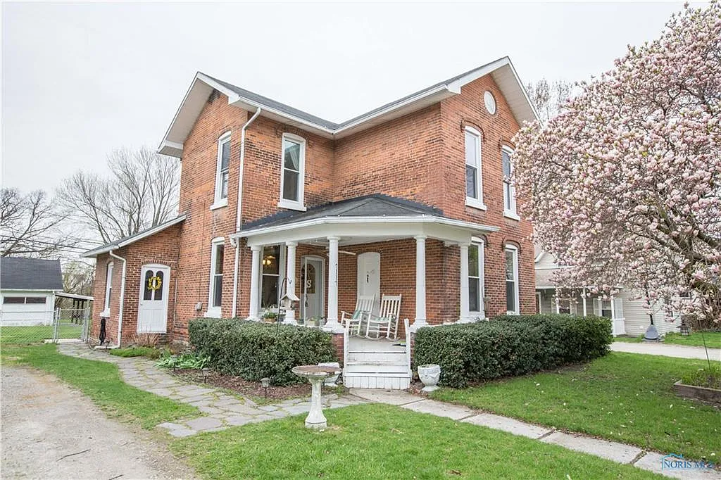 7117 Hall St photo 1