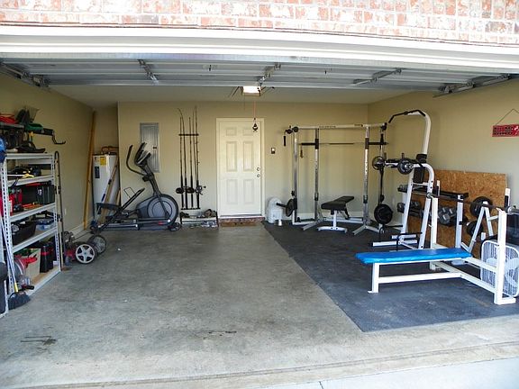 3rd image of 207 Thistlewood Dr
