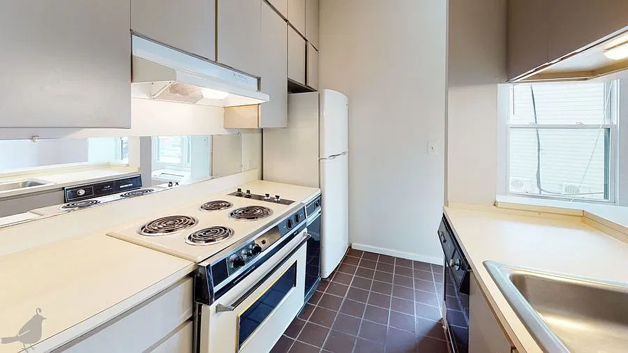 Stylish Studio in Adams Morgan! Amazing Location! — Photo 3