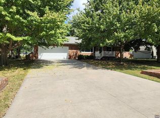 702 W 4th St, Overbrook, KS 66524