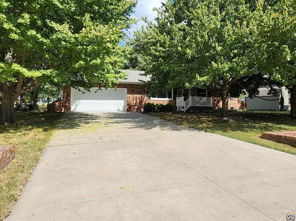 702 W 4th St, Overbrook, KS 66524