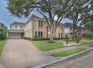 11926 Carriage Hill Dr, Houston, TX 77077