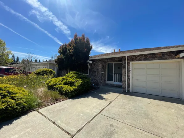 716 Muir Dr, Mountain View, CA 94041