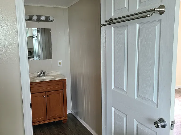 110 Summers St — Photo 33