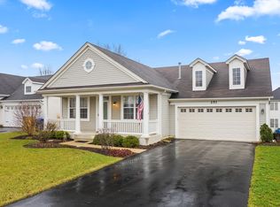 251 Valley View Dr, St Charles, IL 60175