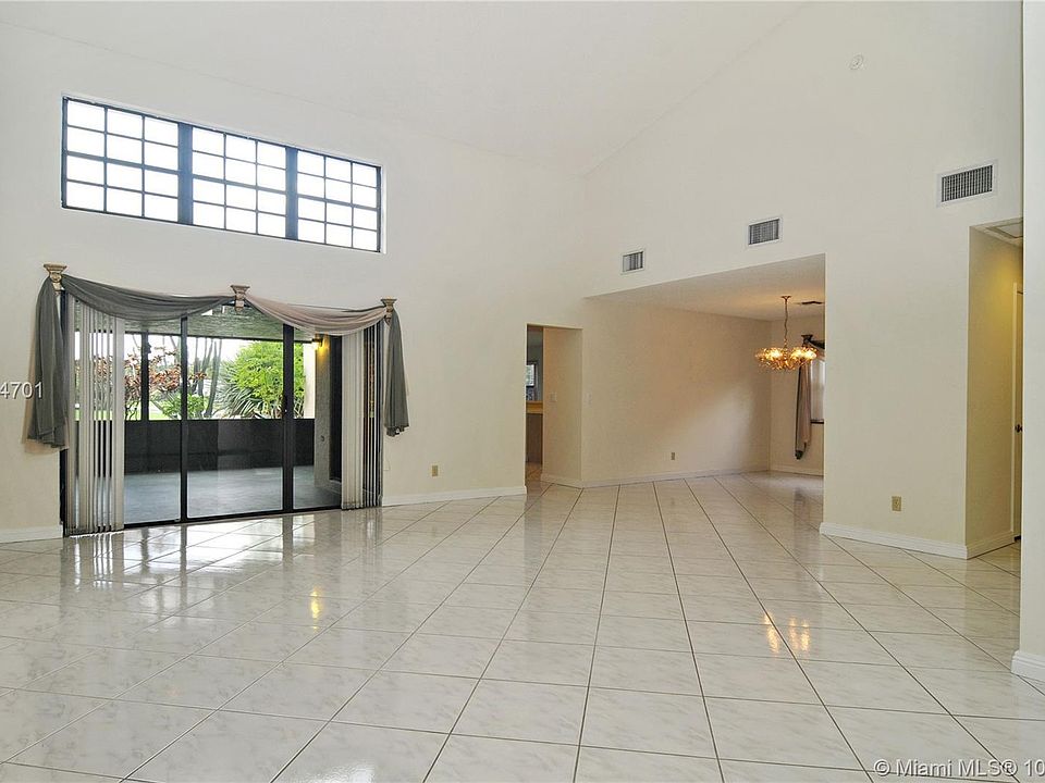 1st image of 2562 Peachtree Cir