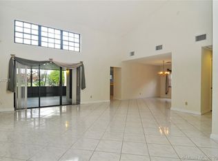 2562 Peachtree Cir, Davie, FL 33328