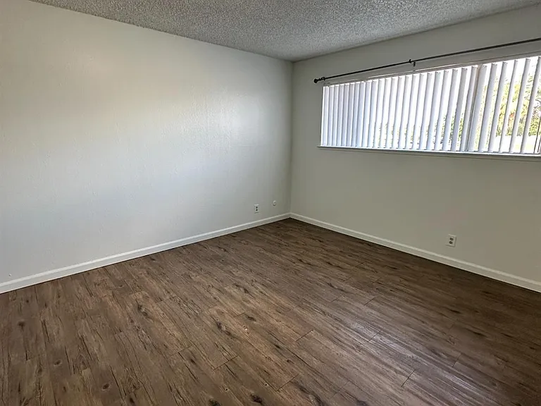 1069 Cherry Ln #D — Photo 14