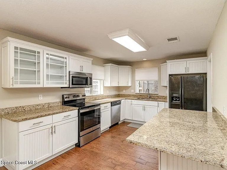 239 Glenwood Ave — Photo 7