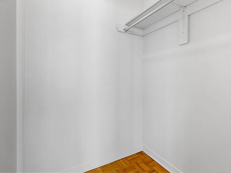 111 Wurtemburg St — Photo 31
