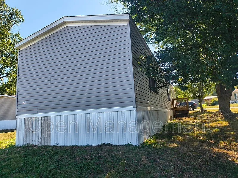 3 bed, 2.0 bath, 1216 sqft, $1,135 — Photo 3