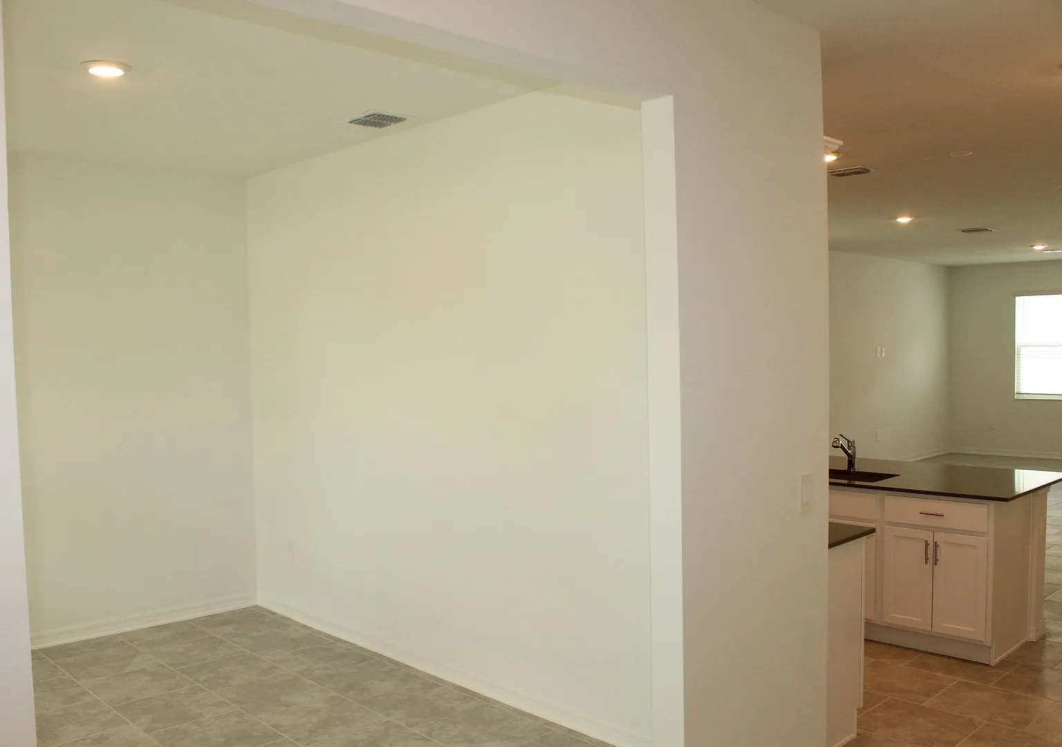 Beautiful New 3 Bedroom 2 Bath Home With A 2 Car Garage And Den/Bonus Room. — Photo 3
