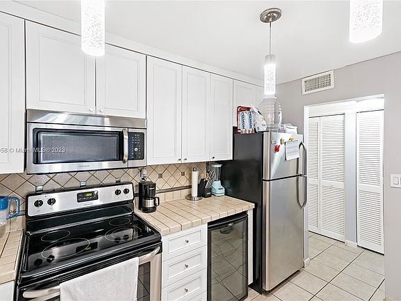 3rd image of 4273 NW 89th Ave APT 204