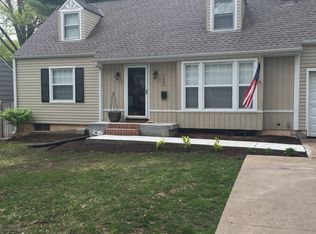 7064 Granada Ln, Prairie Village, KS 66208