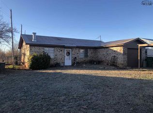 411 W Valley Dr, Iowa Park, TX 76367