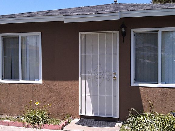 Front entrance , two doors ( screen and main door)