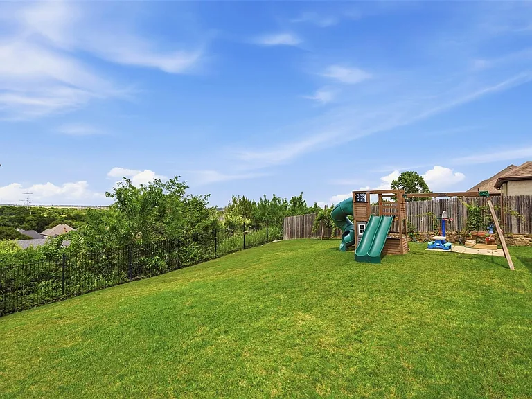 536 Inwood St — Photo 22