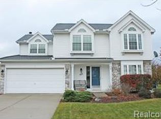 918 Westbrook Dr, South Lyon, MI 48178