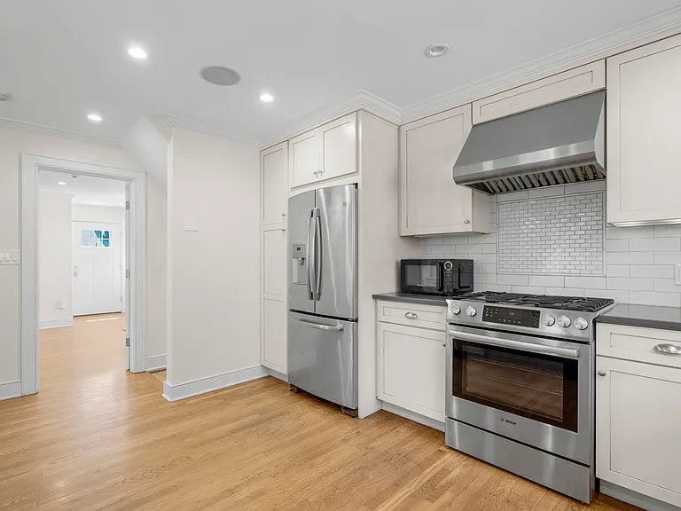 26 Vanderburgh Ave — Photo 17