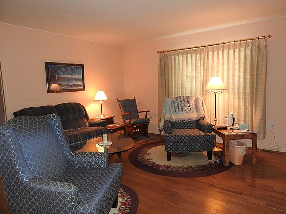 2nd image of 139 Williams Cir