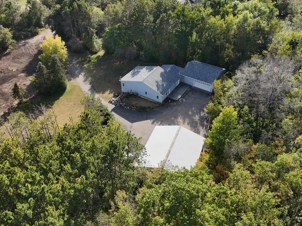 810 Badlands Rd, Hudson, WI 54016
