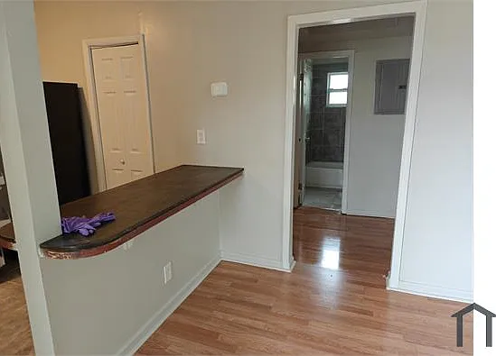 1418 Union St W — Photo 7