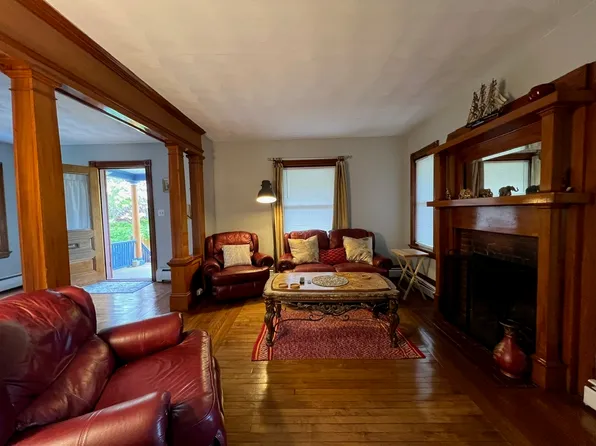 25 West Warwick Avenue