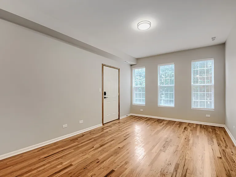 1422 N Maplewood Ave #2 — Photo 6