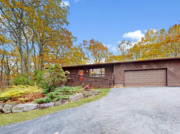 105 Longridge Dr, Hawley, PA 18428