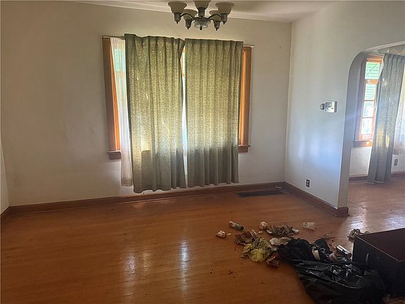 3rd image of 1046 Wallis Ave