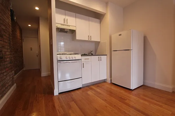 Rented by Town Residential | media 27