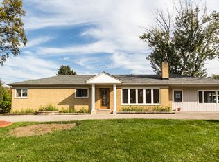 9S583 Lorraine Dr, Willowbrook, IL 60527