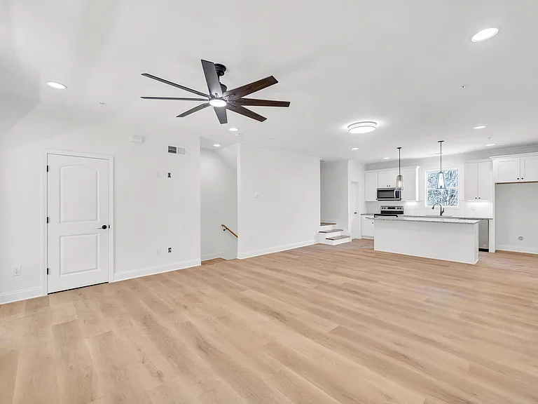 203 Riverstone Commons Cir — Photo 6