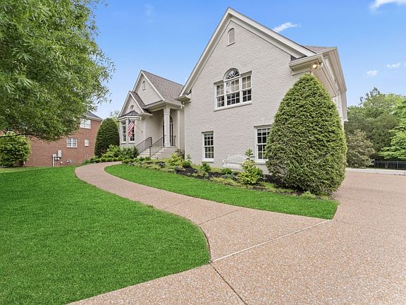 3rd image of 811 Highgrove Cir
