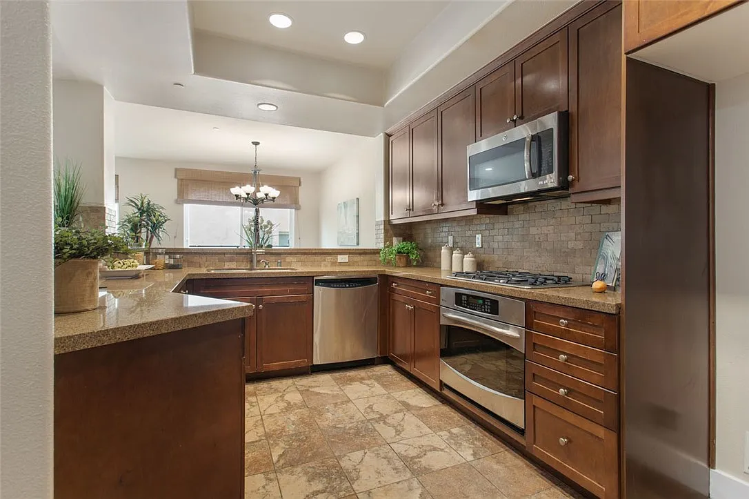 3 bed, 2.5 bath, 1790 sqft, $3,980 — Photo 4