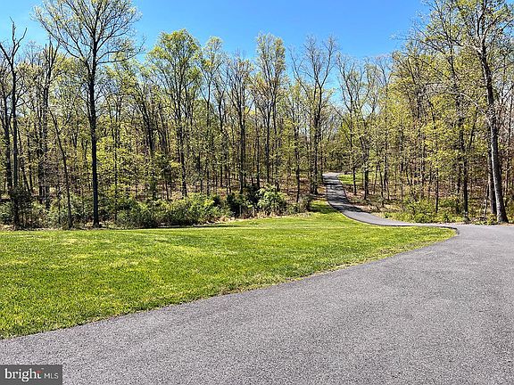 5th image of 322 Thomas Dr