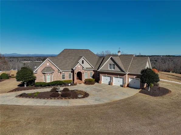 527 Paramount Dr, Seneca, SC 29678