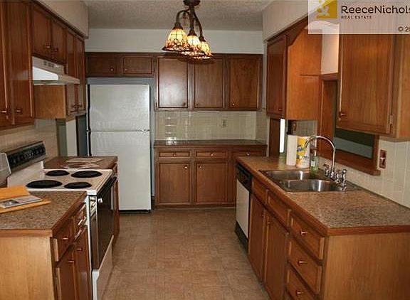 Refrigerator, washer and dryer stay.